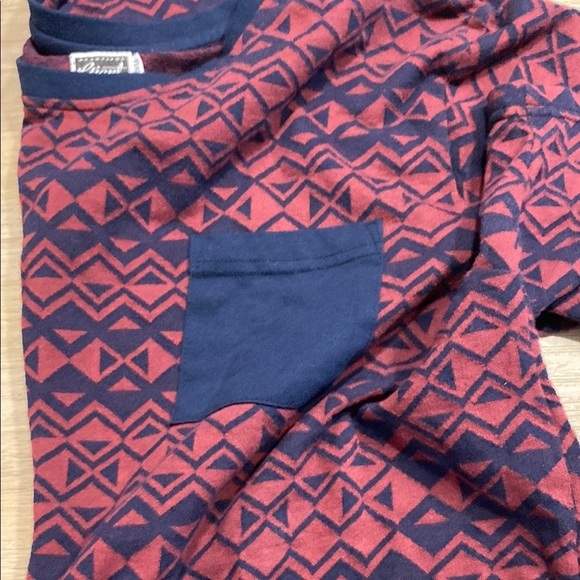 Beautiful Giant Boho Maroon and Blue Geometric Short Sleeve Tee Size XL - Picture 12 of 15